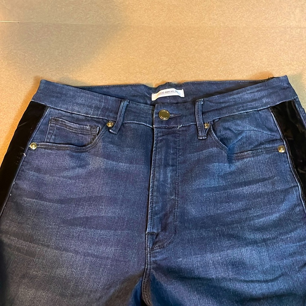 Unique Women's Good American brand jeans